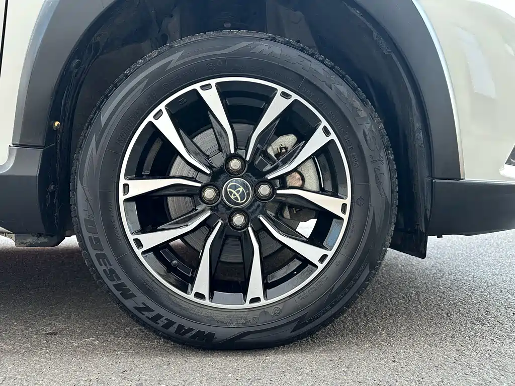 Toyota Yaris L 2022 — фото 23
