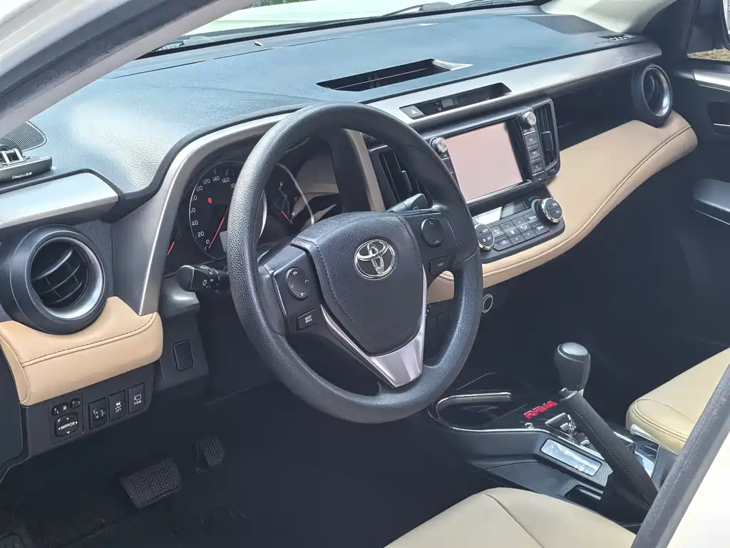 Toyota RAV4 2017 — фото 14