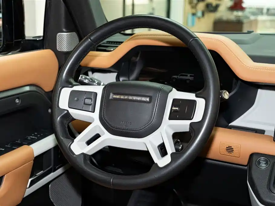Land Rover Defender 2023 — фото 13