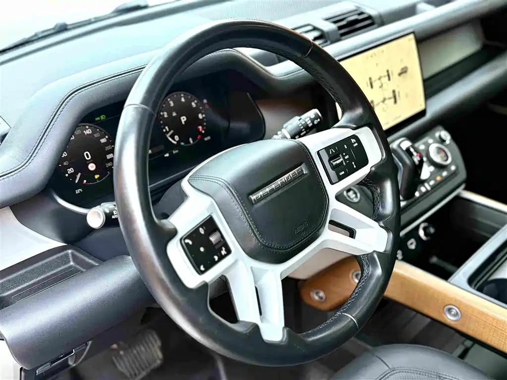 Land Rover Defender 2023 — фото 10