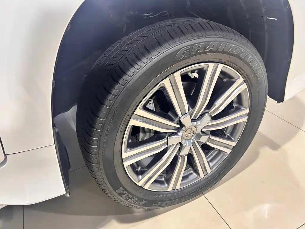 Lexus LX 2017 — фото 17