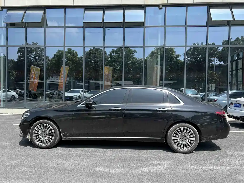 Mercedes-Benz E-Class 2023 — фото 6