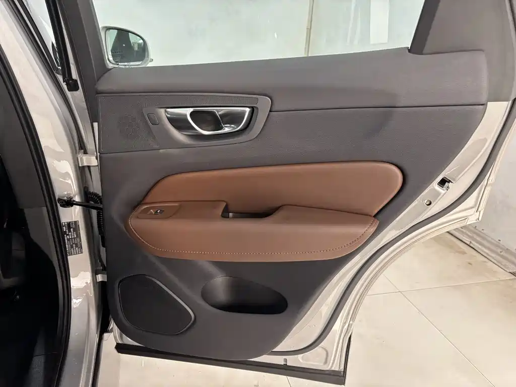 Volvo XC60 2025 — фото 21