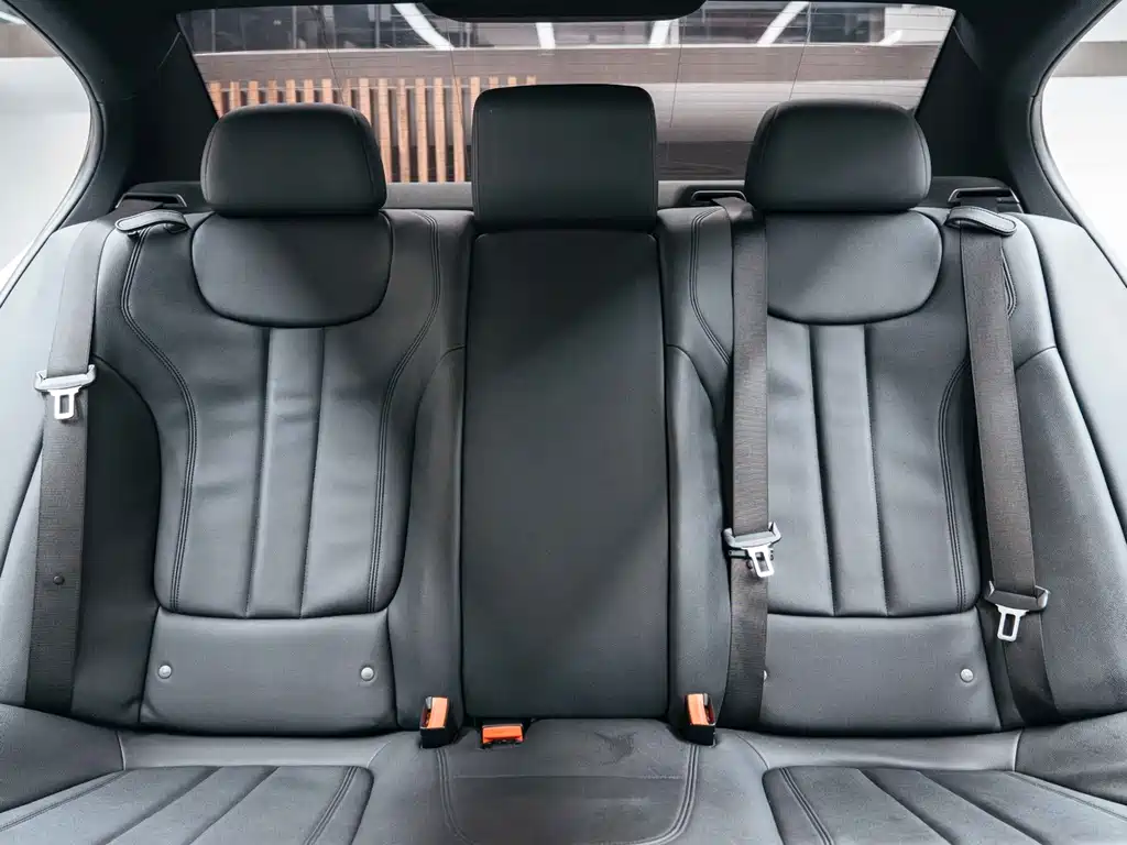 BMW 5 Series 2018 — фото 24