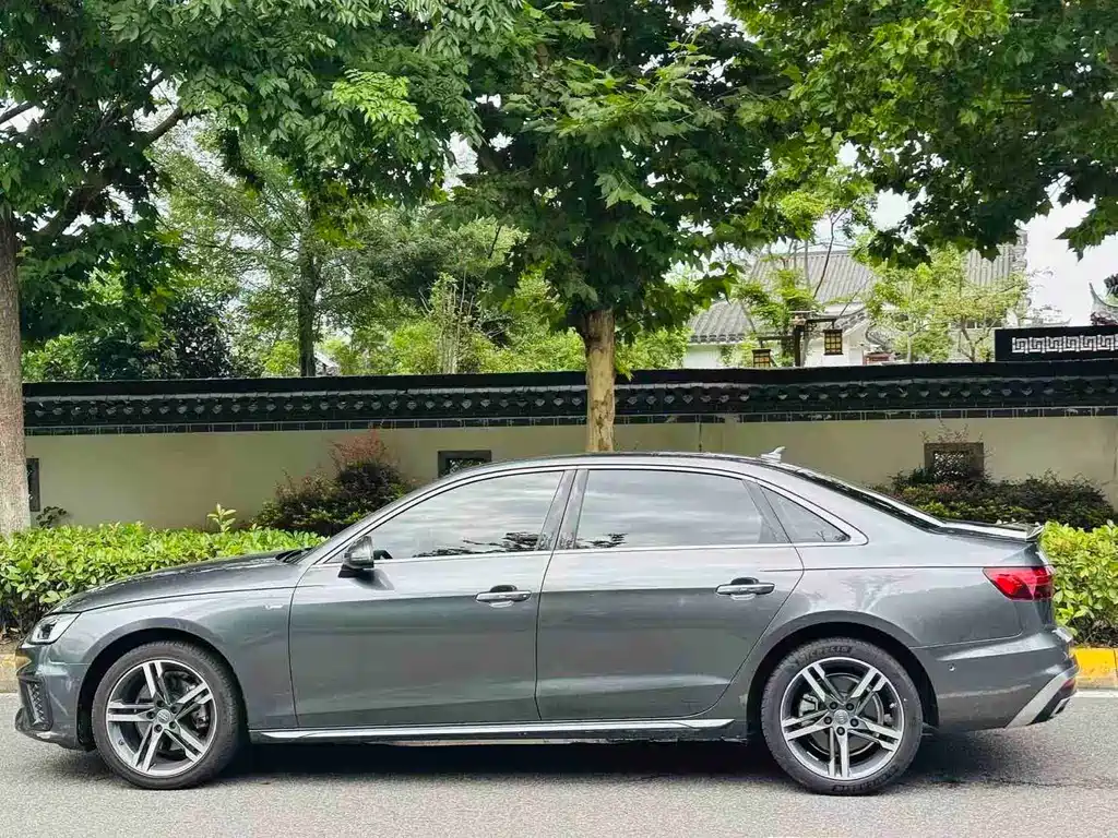Audi A4L 2021