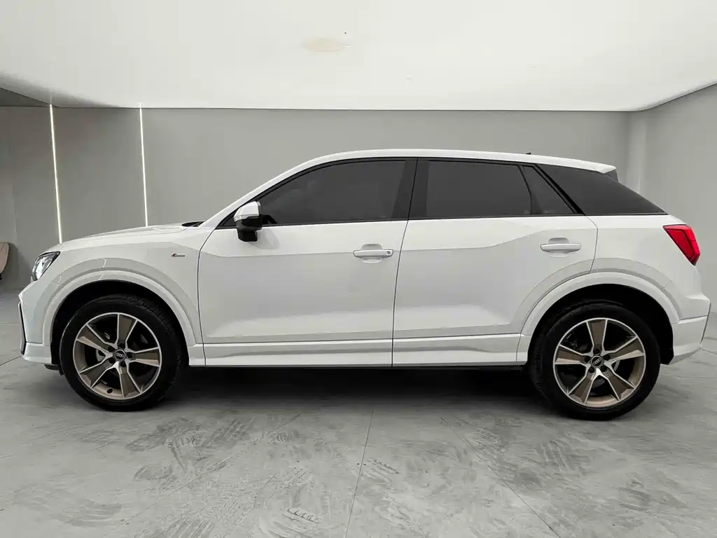 Audi Q2L 2022 — фото 4