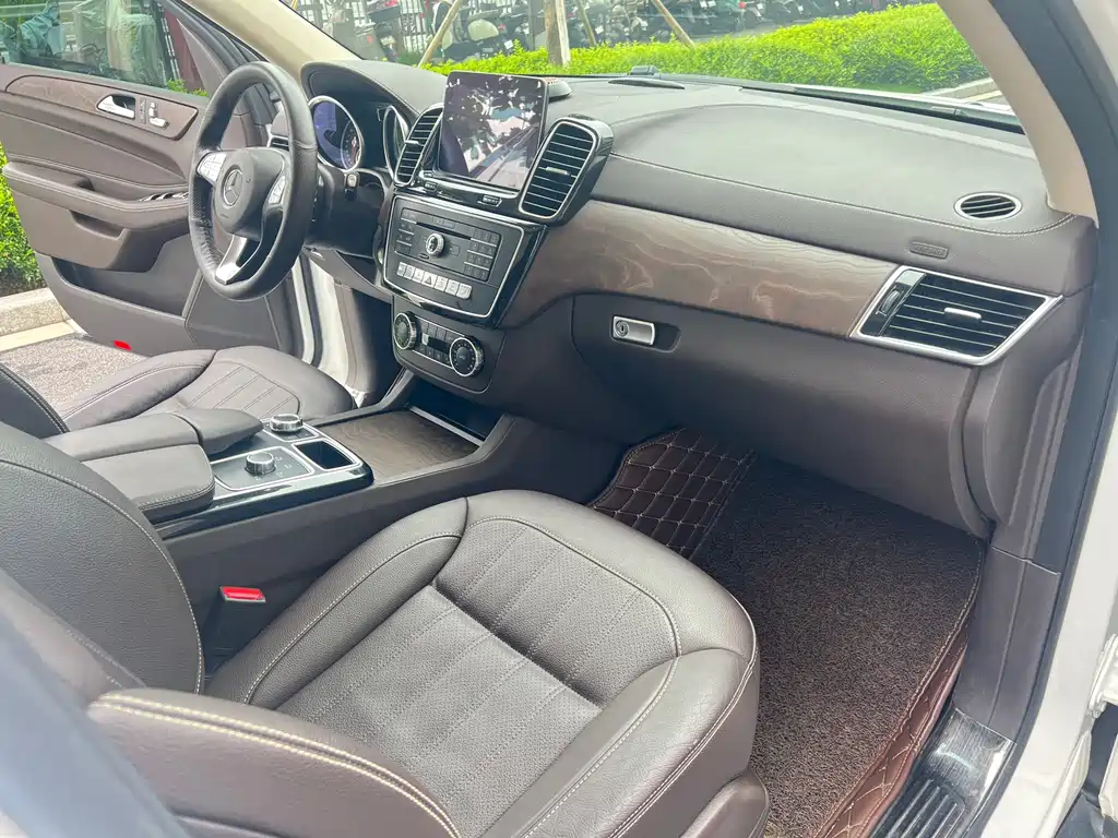 Mercedes-Benz GLE 2018 — фото 18