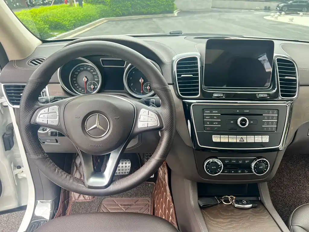 Mercedes-Benz GLE 2018 — фото 20