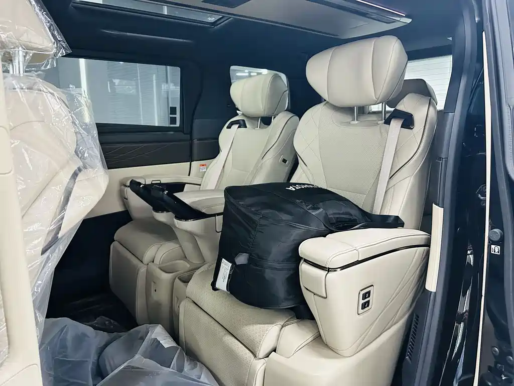 Toyota Alphard — фото 6