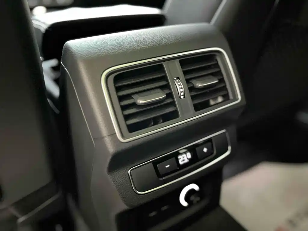 Audi Q5L 2020 — фото 12