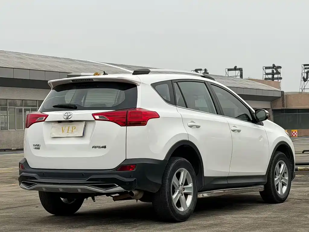 Toyota RAV4 2014 — фото 5