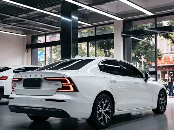 Volvo S60 2025