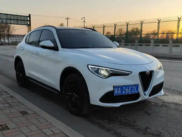 Alfa Romeo Stelvio 2017
