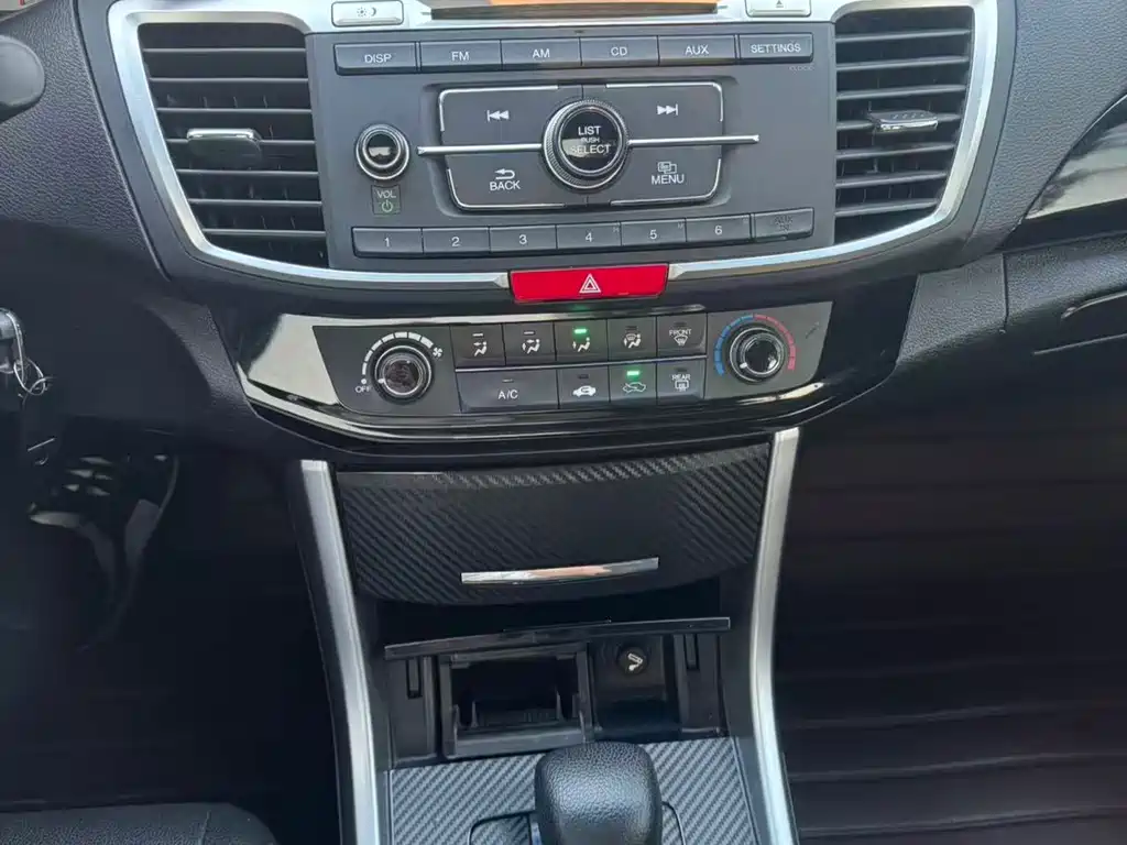 Honda Accord 2017 — фото 16