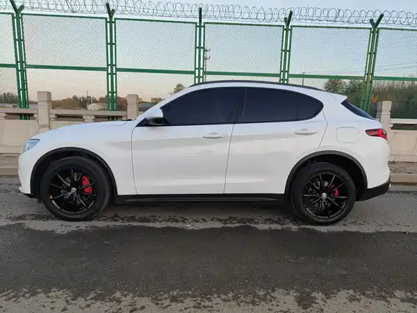 Alfa Romeo Stelvio 2017