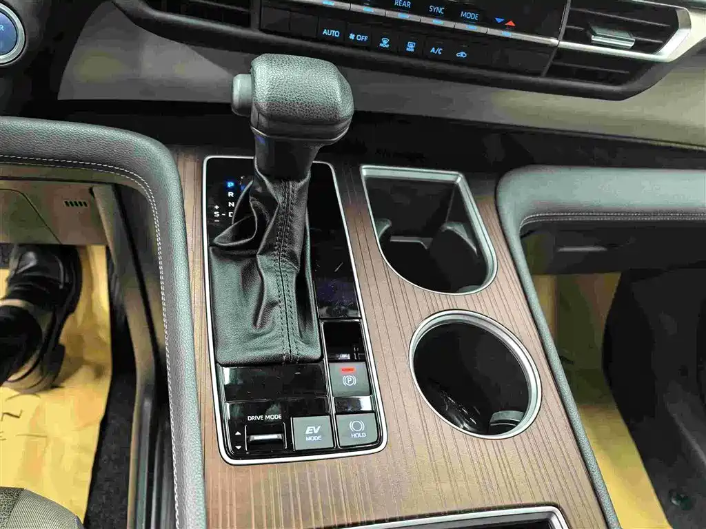 Toyota Sienna 2022 — фото 11