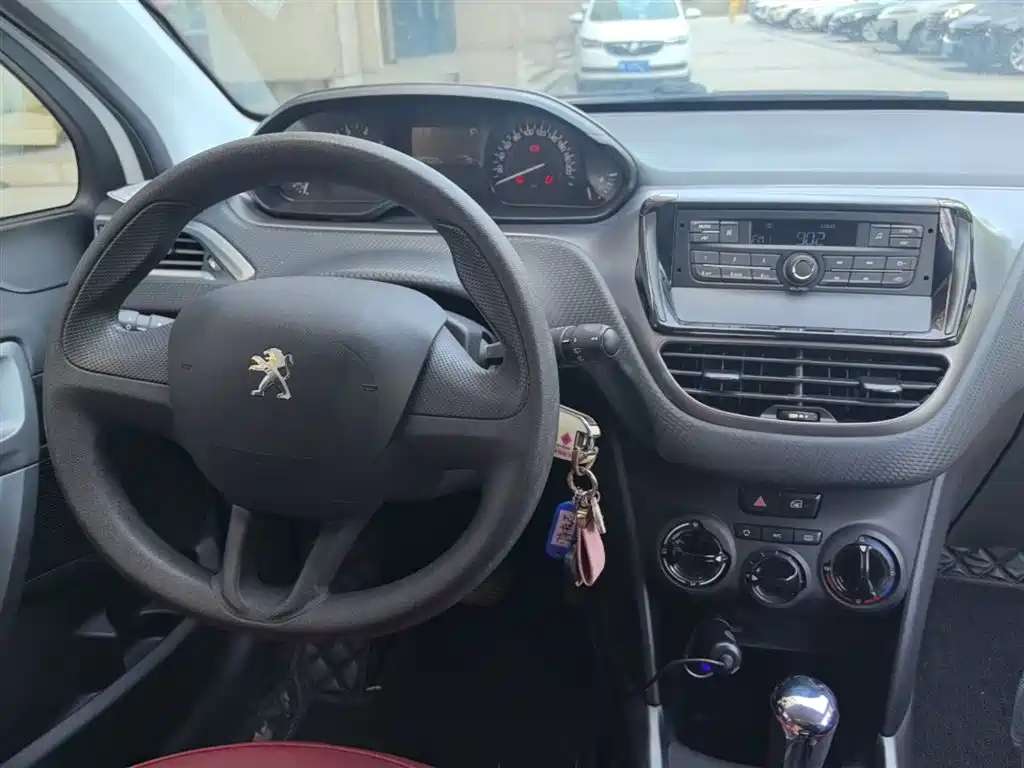 Peugeot 2008 2016 — фото 10