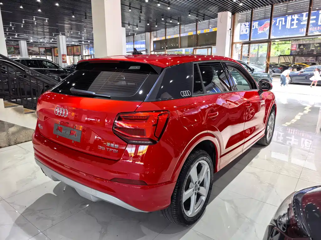 Audi Q2L 2019