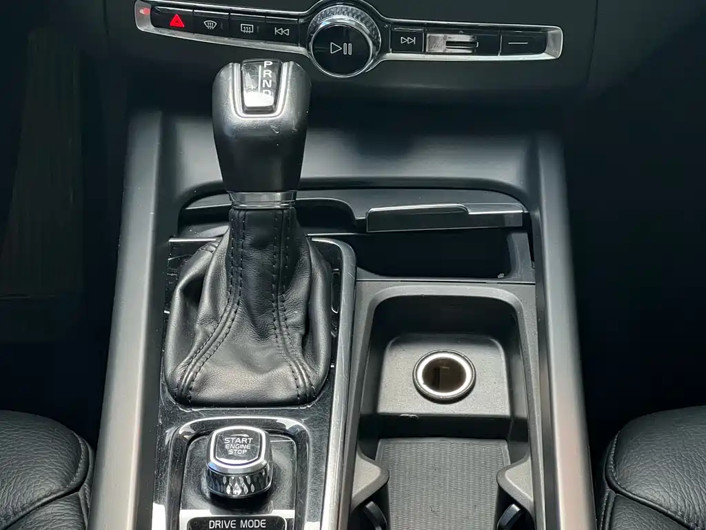 Volvo XC60 2019 — фото 15