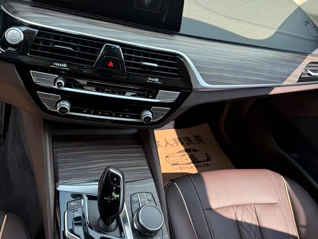 BMW 5 Series 2019 — фото 24