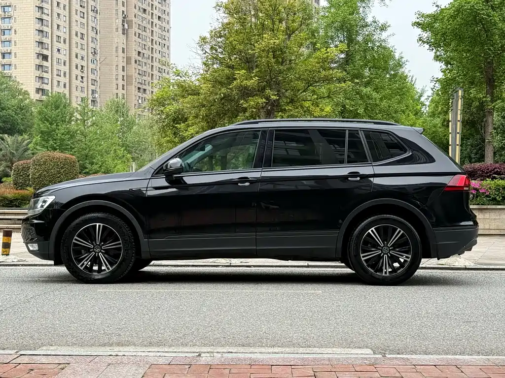 Volkswagen Tiguan L 2021 — фото 3