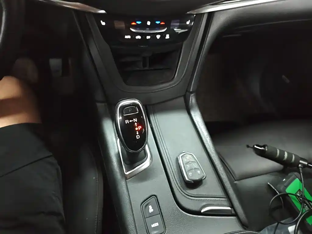Cadillac XT5 2017 — фото 14