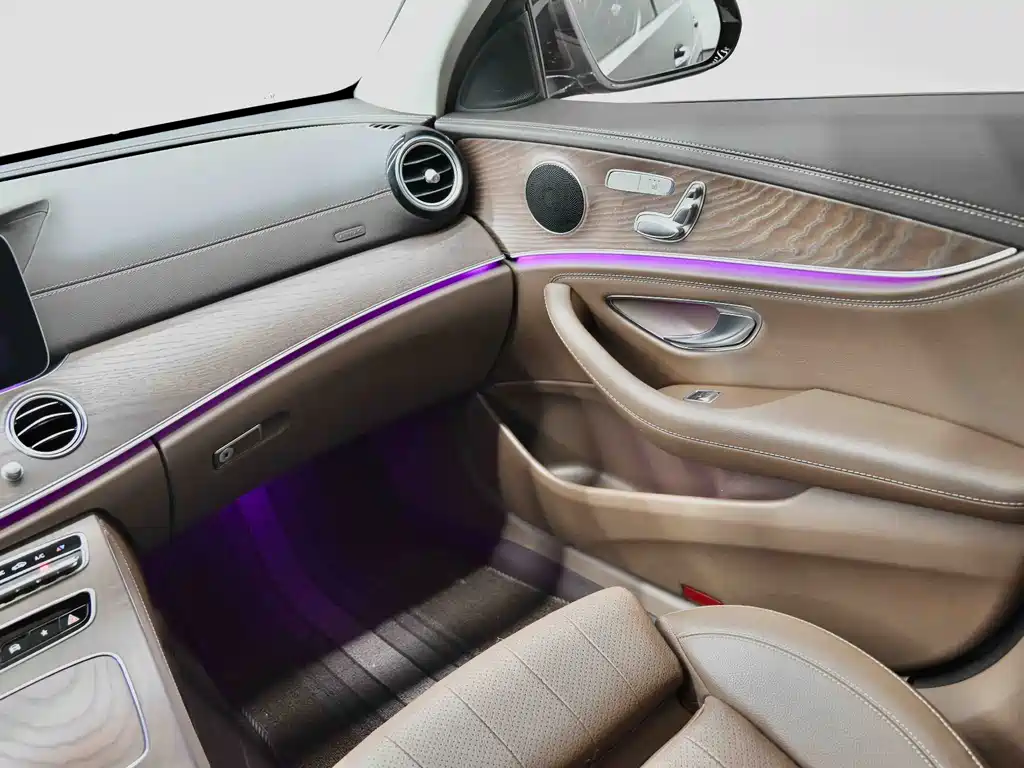 Mercedes-Benz E-Class 2022 — фото 18