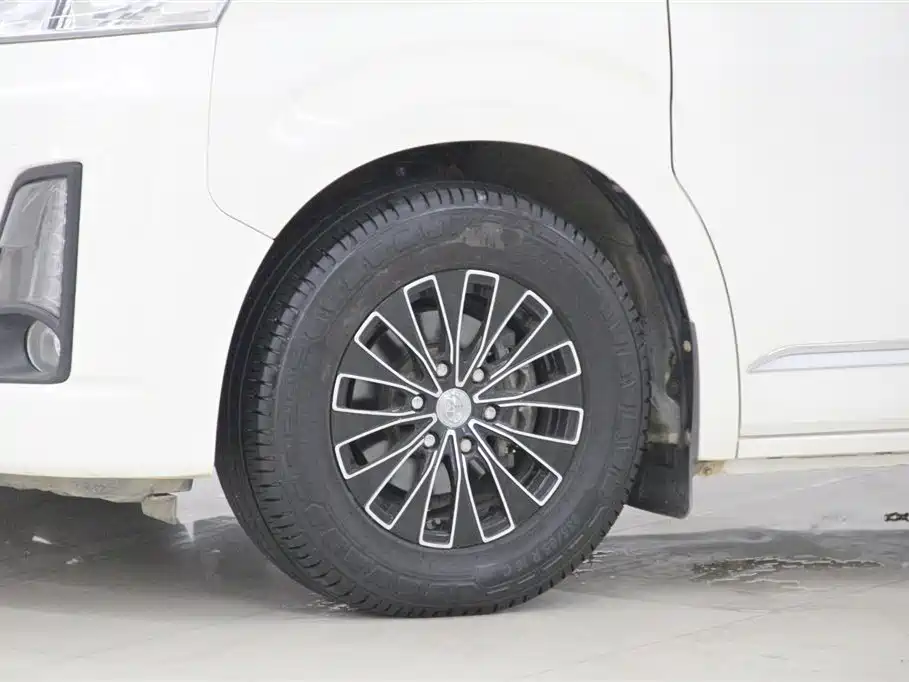 Toyota Hiace 2021 — фото 34