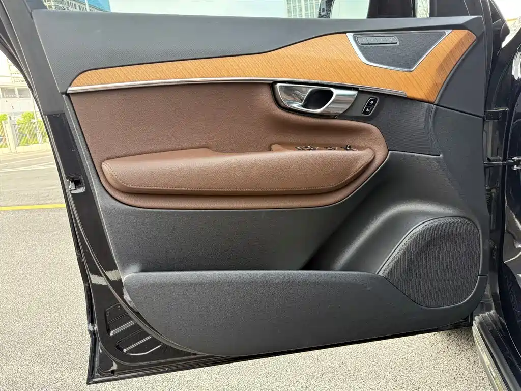 Volvo XC90 2021 — фото 15