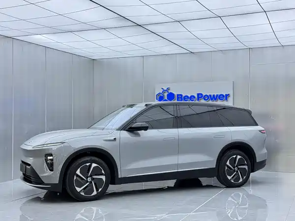 NIO ES8 2023