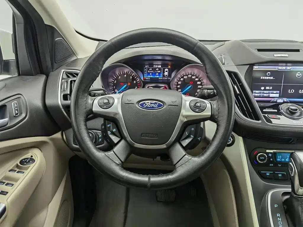 Ford Kuga 2013 — фото 11