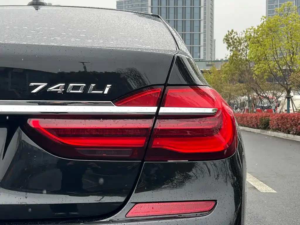 BMW 7 Series 2018 — фото 18