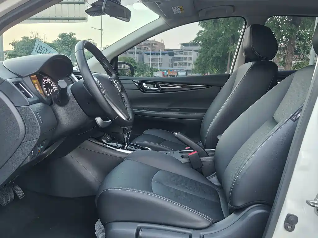 Nissan Tiida 2017 — фото 15