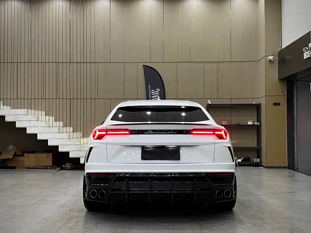 Lamborghini Urus 2020 — фото 21