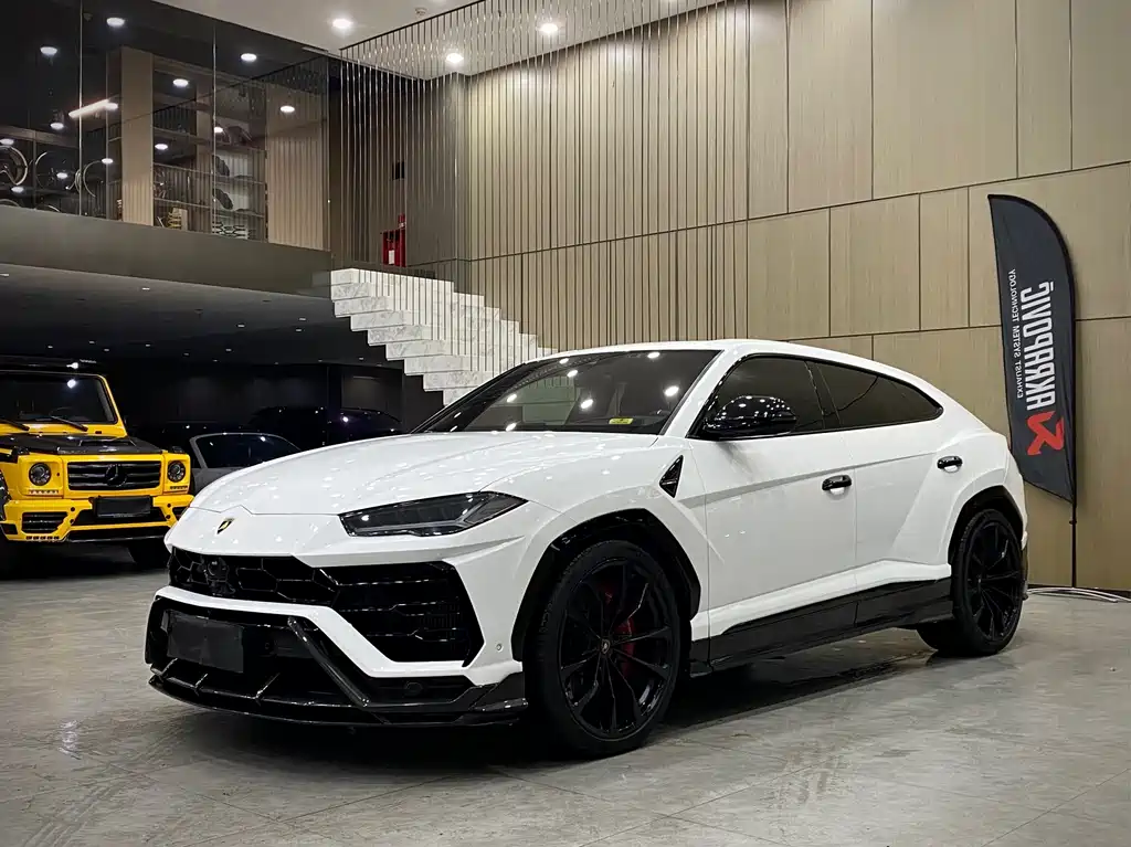 Lamborghini Urus 2020 — фото 1