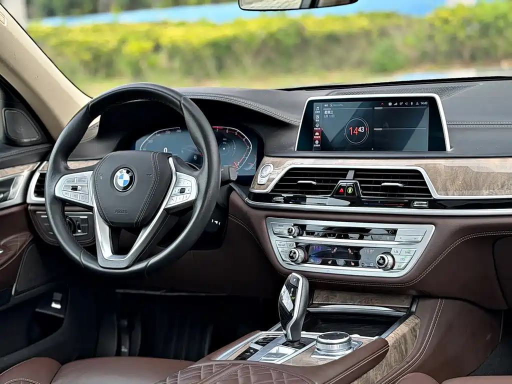 BMW 7 Series 2021 — фото 11