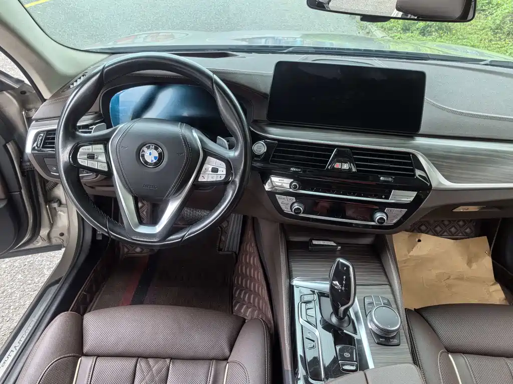 BMW 5 Series 2021 — фото 12
