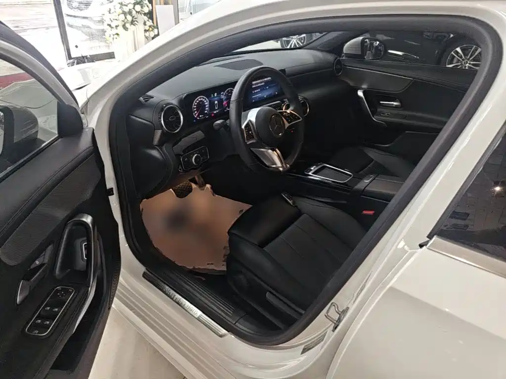 Mercedes-Benz A-Class 2024 — фото 16
