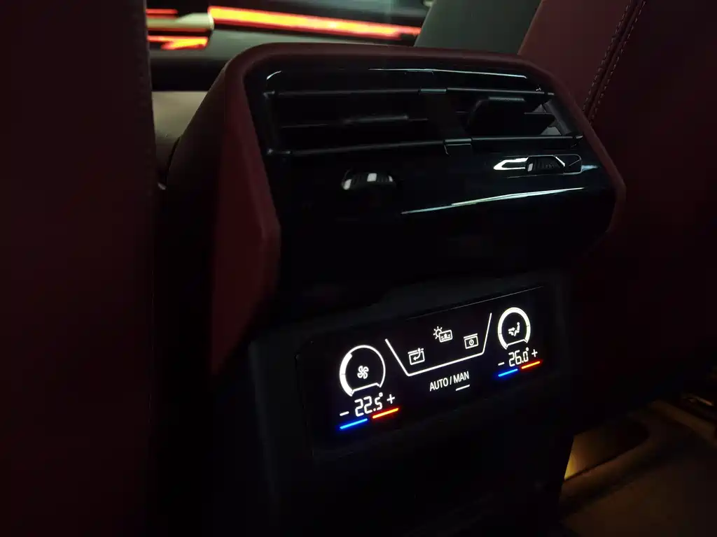 BMW 5 Series 2025 — фото 14
