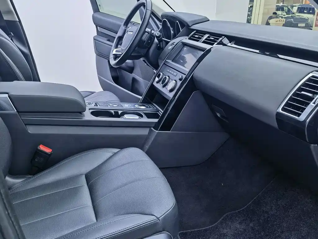 Land Rover Discovery 2019 — фото 11