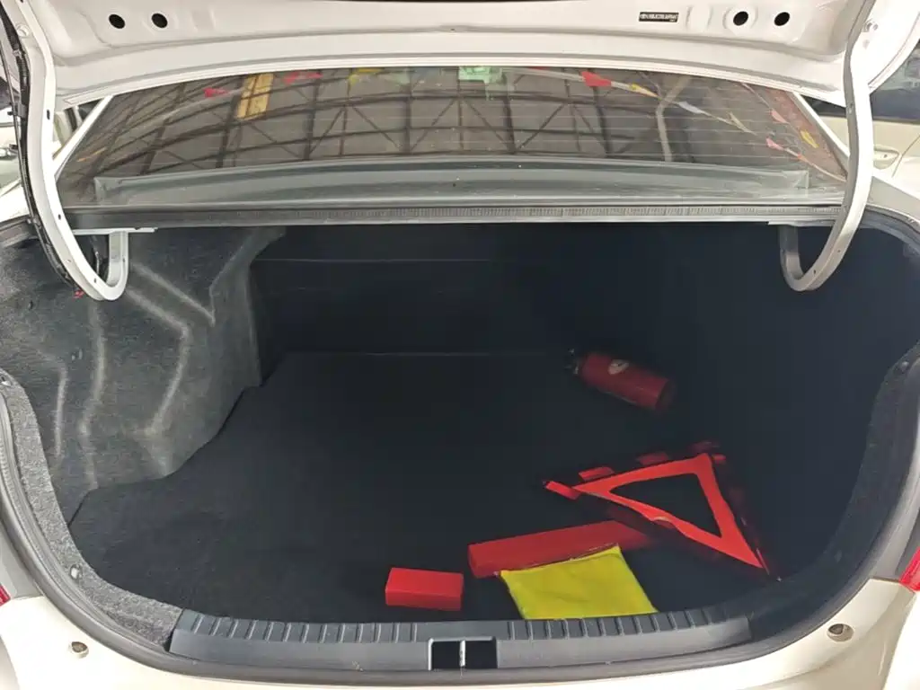 Toyota Yaris L 2020 — фото 19