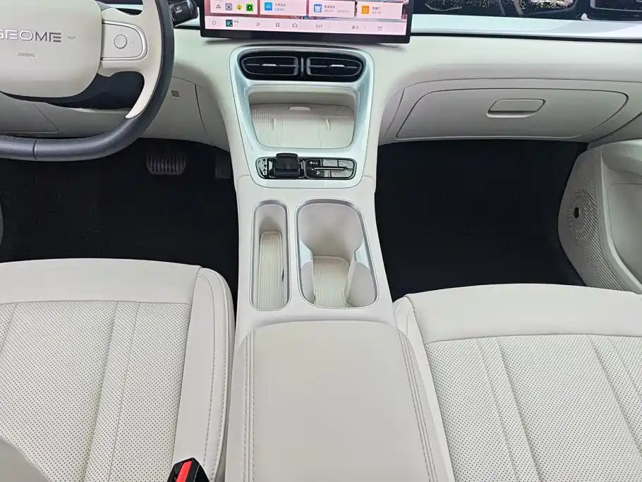Geely Galaxy Starwish 2025 — фото 16