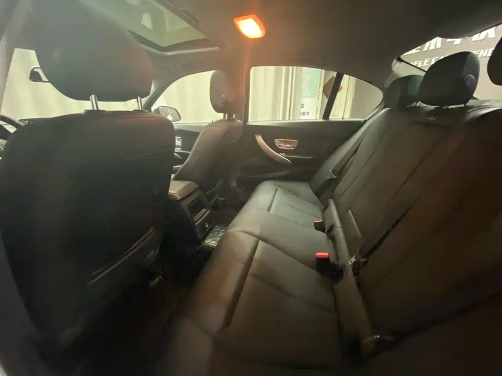 BMW 3 Series 2015 — фото 12