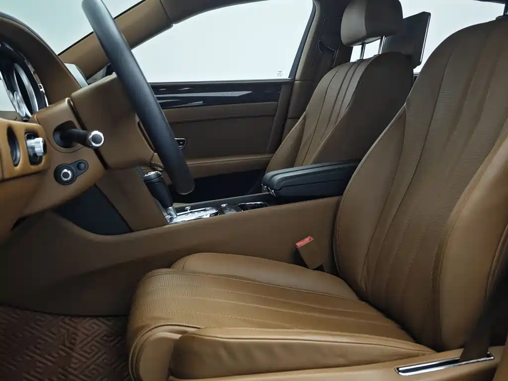 Bentley Flying Spur 2015 — фото 44