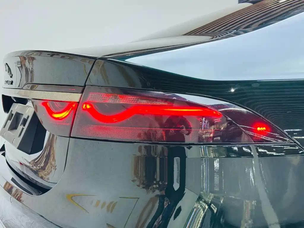 Jaguar XFL 2025 — фото 16