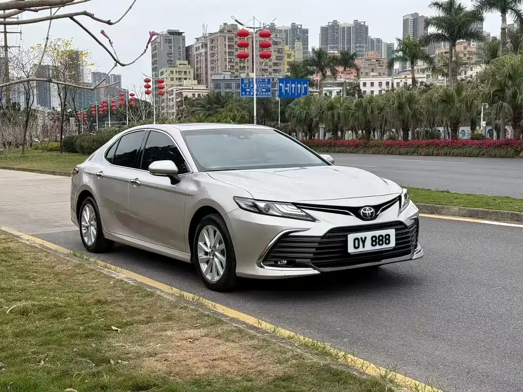 Toyota Camry 2022 — фото 3