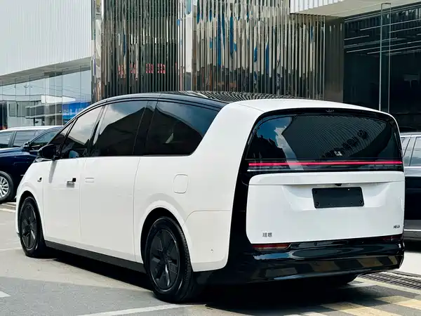 Li Auto MEGA 2025