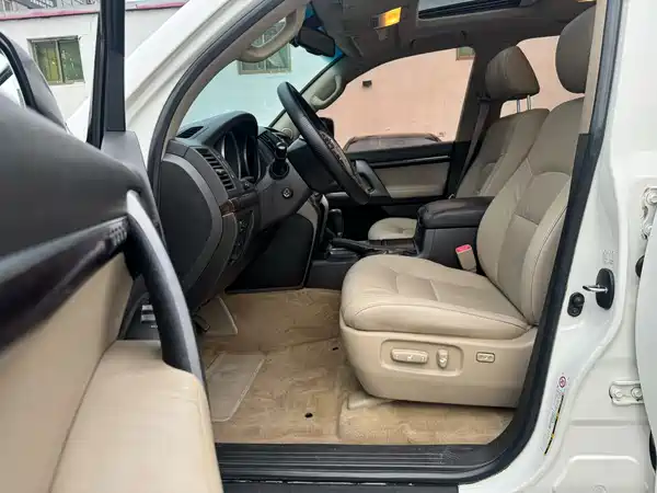 Toyota Land Cruiser 2011