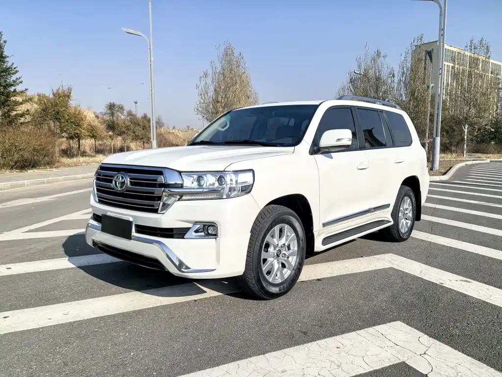 Toyota Land Cruiser 2019 — фото 1