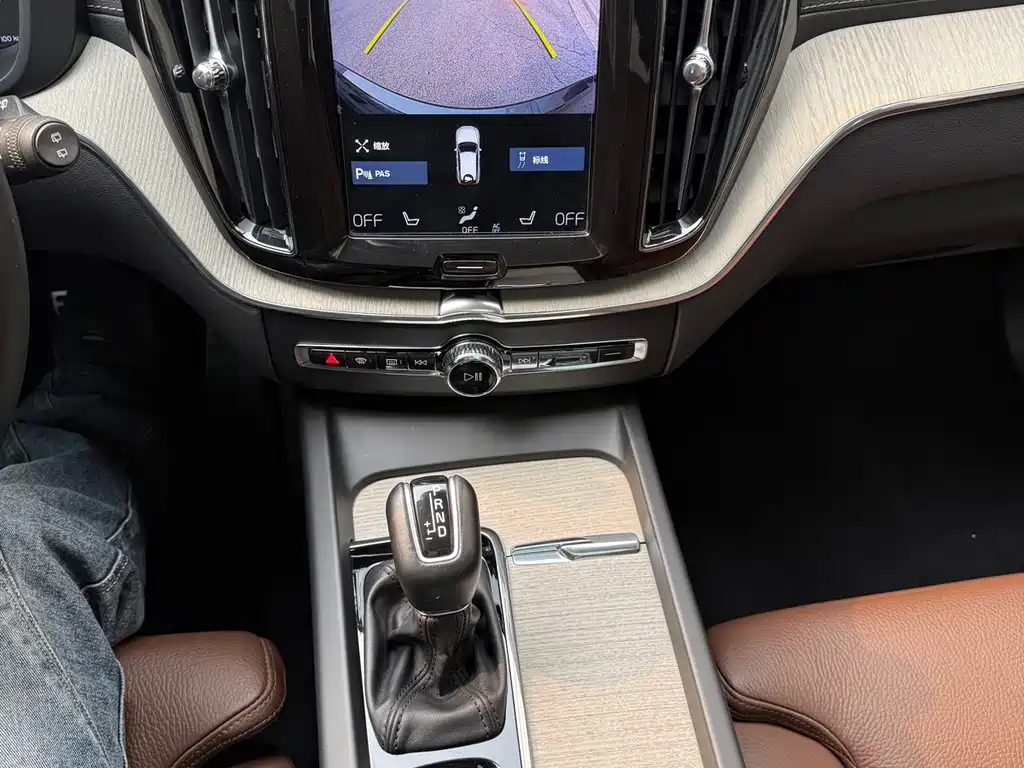 Volvo XC60 2020 — фото 14
